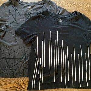 2 SPRZNY label Uniqlo Black & Gray Women’s Graphic Tees Scoop-neck L